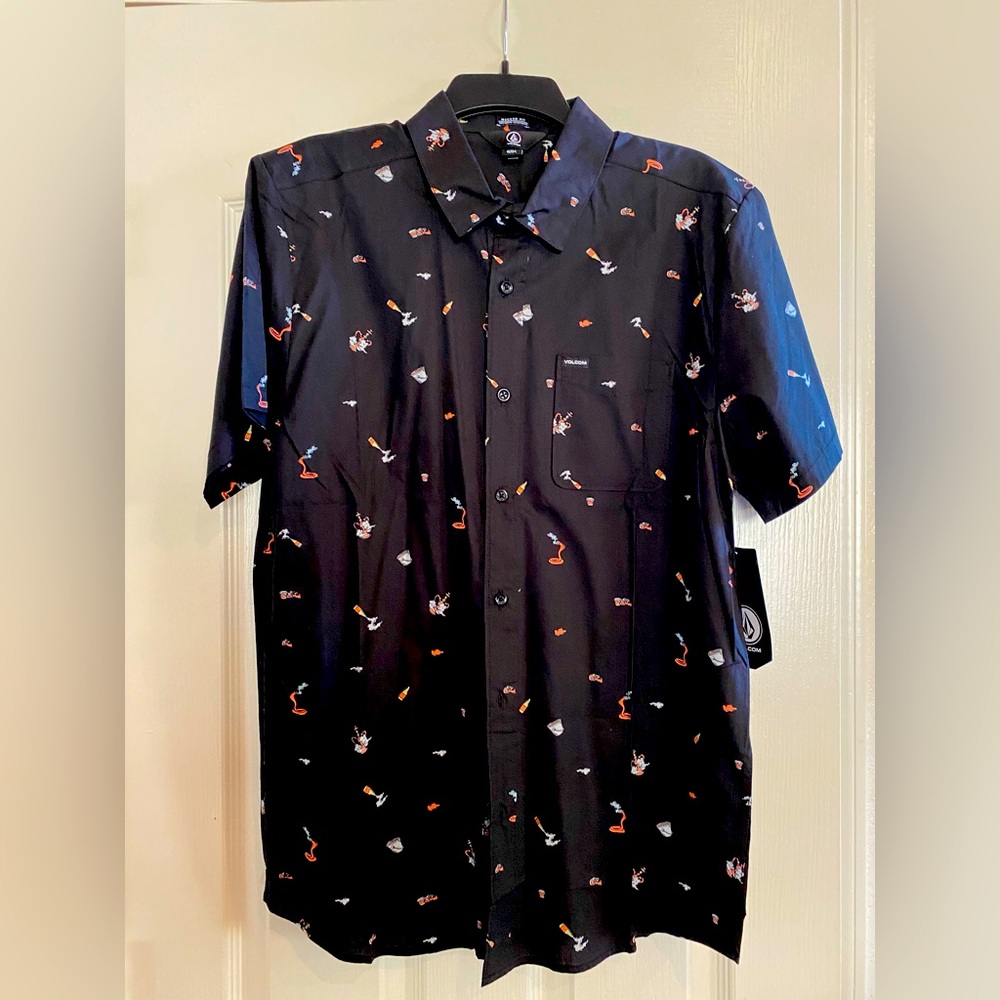New men’s Volcom shirt with tags
